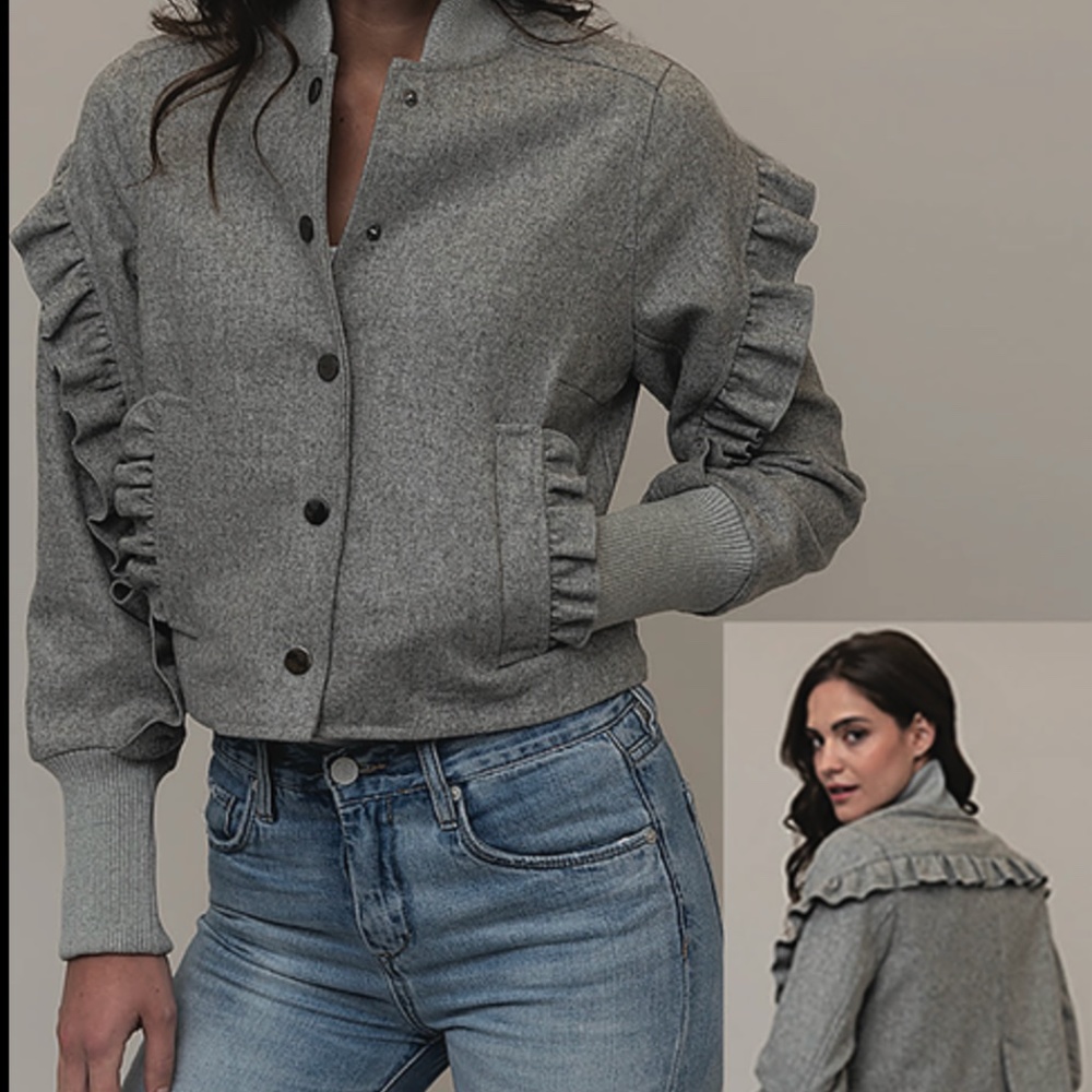 DONT PASS THIS ONE UP❤️ RUFFLED BOMBER JACKET!!!